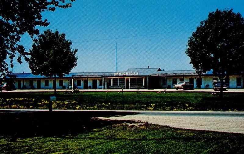 Michigan Motel - Old Postcard (newer photo)